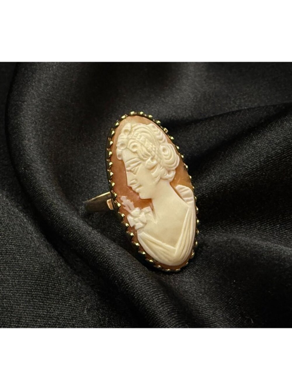 Vintage 10K Solid Gold Cameo Ring With Intricate Carving Of Woman